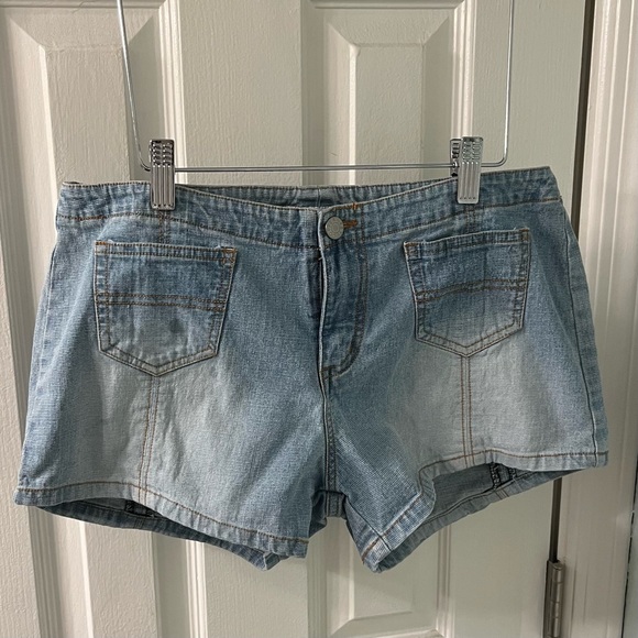 Y2K Vintage Size 9, Copper Key Blue Jean Shorts Casual Summer Style - Picture 1 of 5